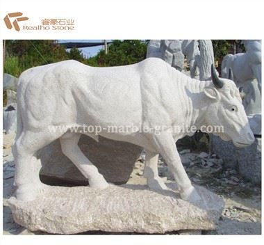 Estátua de mármore branco de touro para decoração de jardim ao ar livre